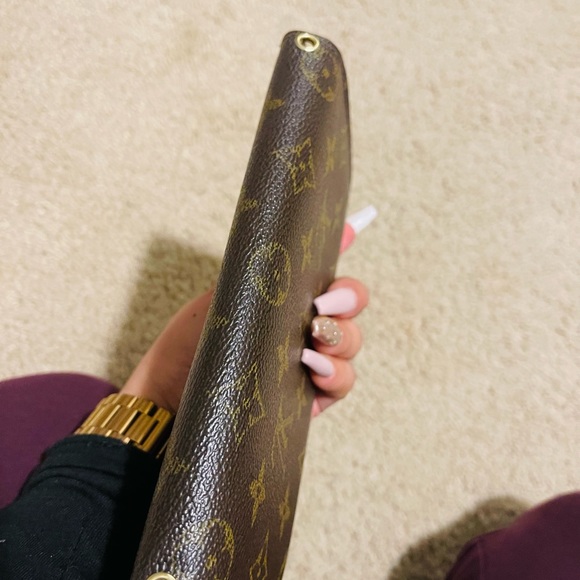 Louis Vuitton Crossbody - Picture 8 of 11